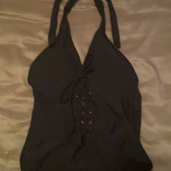 black bathing suit - Picture 2 of 4